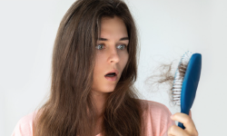 أسباب صحية شائعة لسقوط الشعر